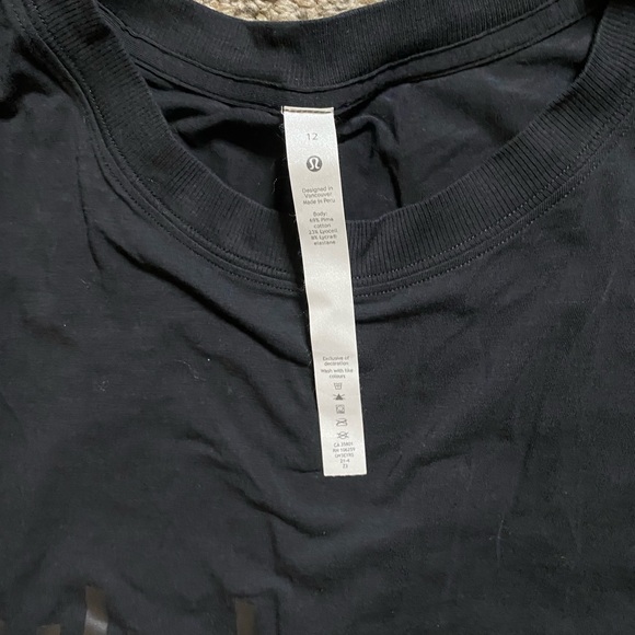 Lululemon graphics tee size 12 - Picture 2 of 5